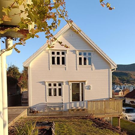 Charming House In Ulsteinvik With Free Parkingヴィラ エクステリア 写真
