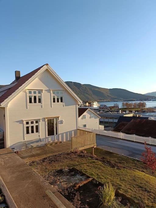 Charming House In Ulsteinvik With Free Parkingヴィラ エクステリア 写真